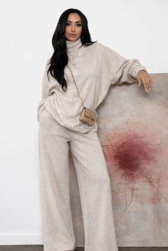 Komplet bluza golf i szerokie spodnie La Milla beżowy