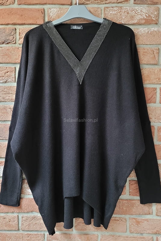 Oversizowy sweter z ozdobną taśmą przy dekolcie Minouu czarny w Selavifashion.pl