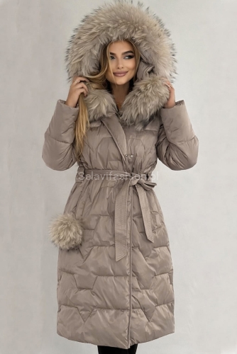 Długi płaszcz kurtka z kapturem i naturalnym futrem beżowy miodowy