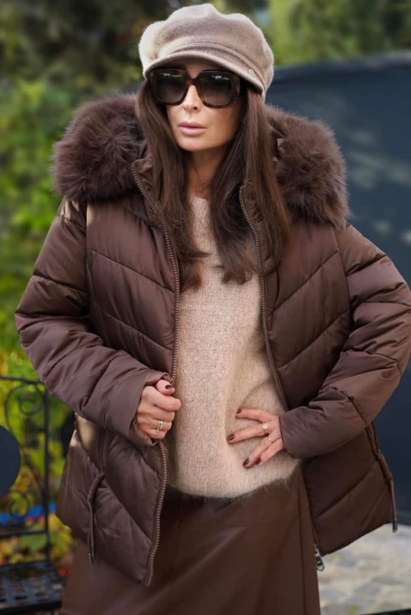Kurtka pikowana z kapturem obszytym futerkiem Minouu brązowa