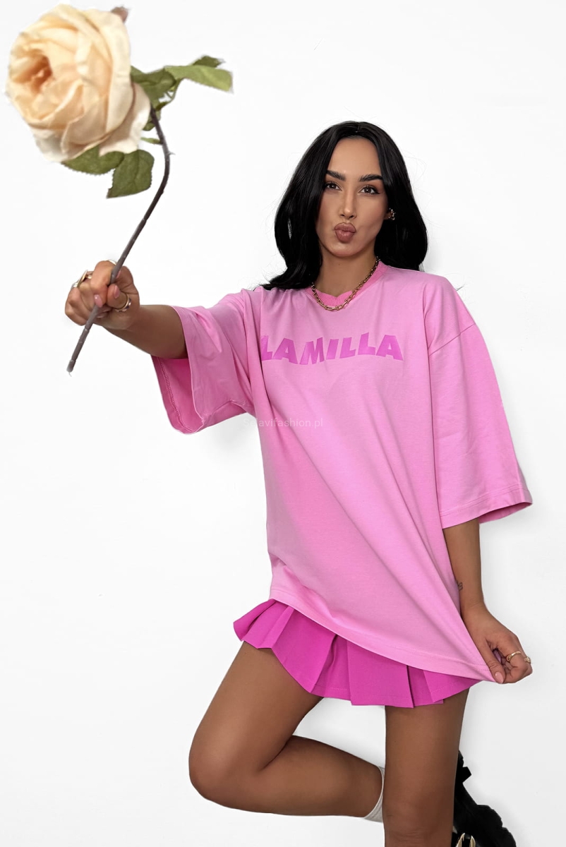 Oversizowy t-shirt z firmowym napisem La Milla różowy