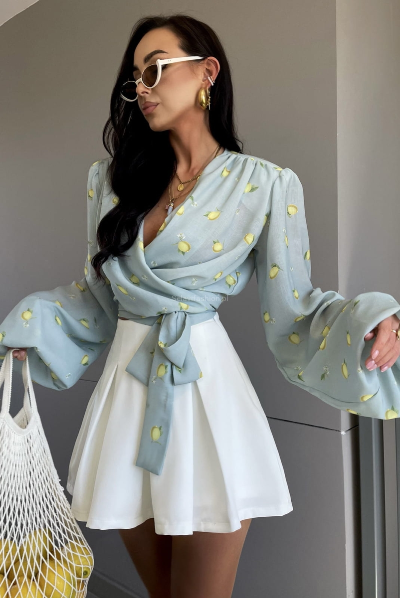 Bluzka w cytrynki wiązana LaMilla błękitna w Selavifashion.pl