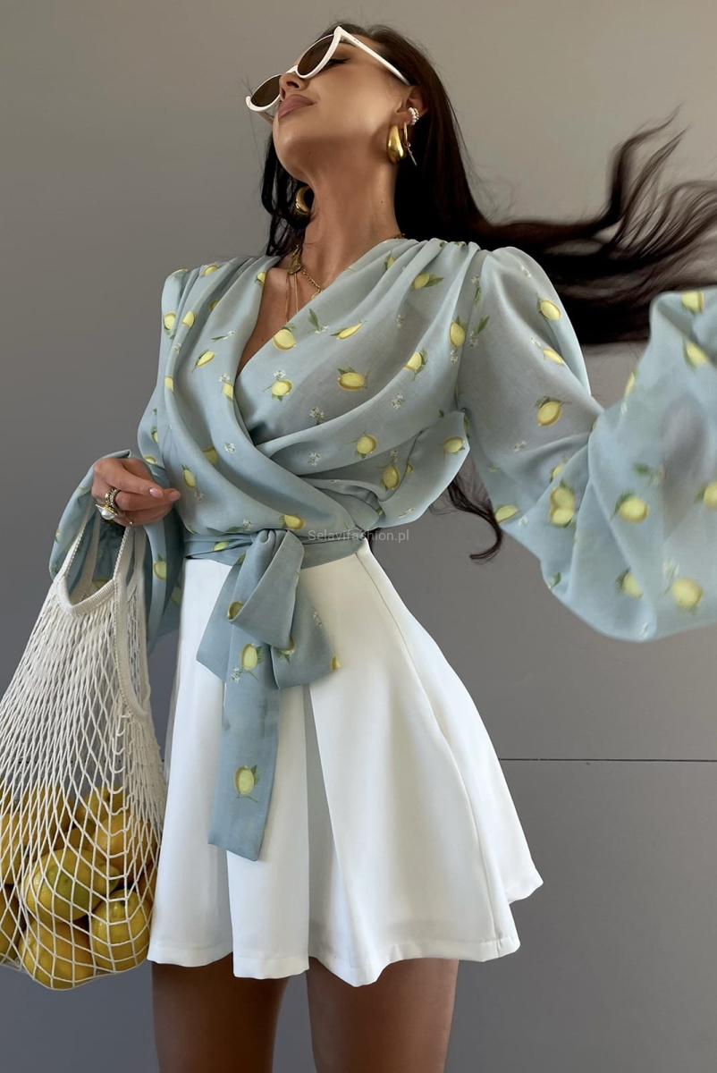 Bluzka w cytrynki wiązana LaMilla błękitna w Selavifashion.pl