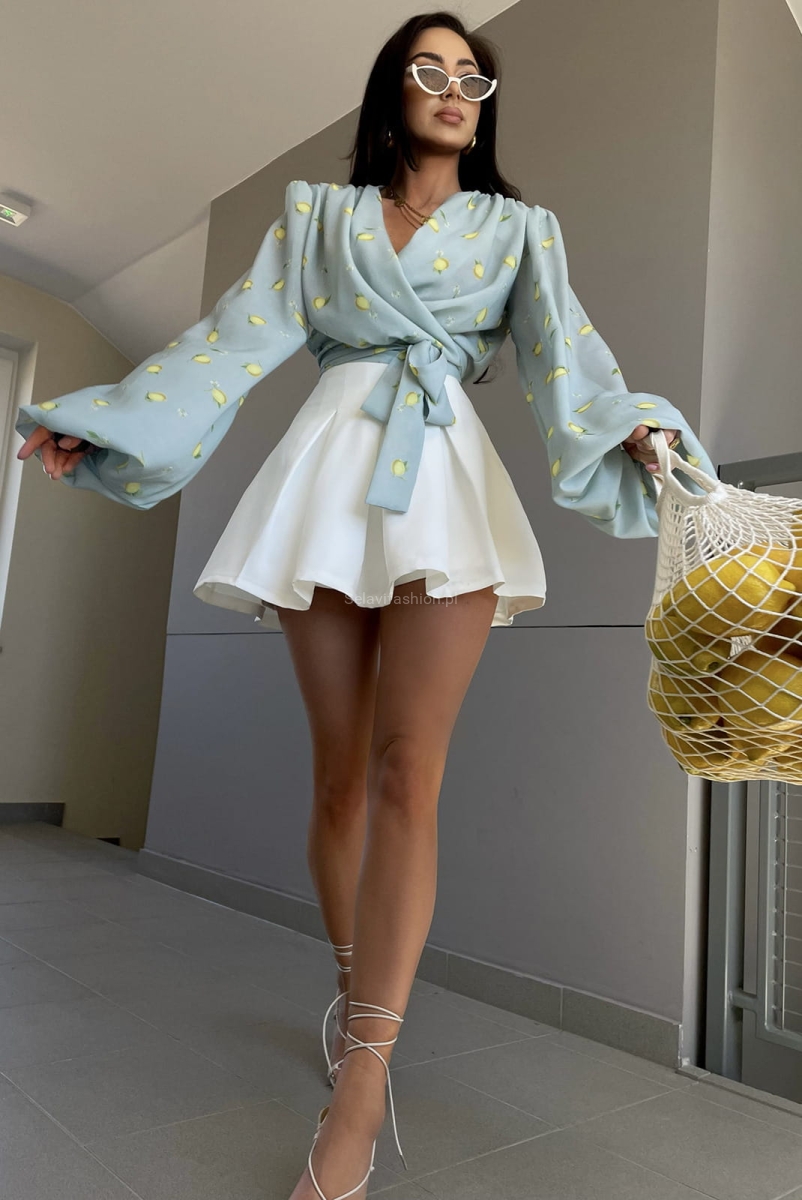 Bluzka w cytrynki wiązana LaMilla błękitna w Selavifashion.pl