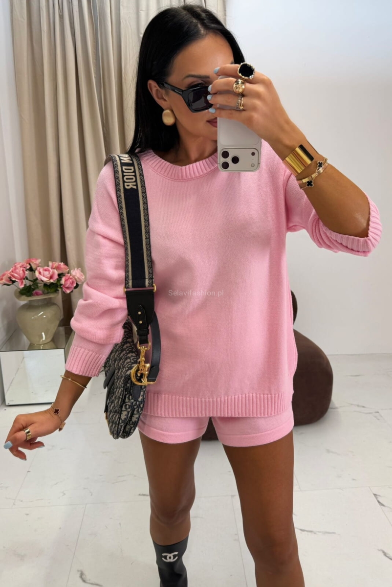 Sweterkowy komplet bluza i spodenki La Milla różowy 