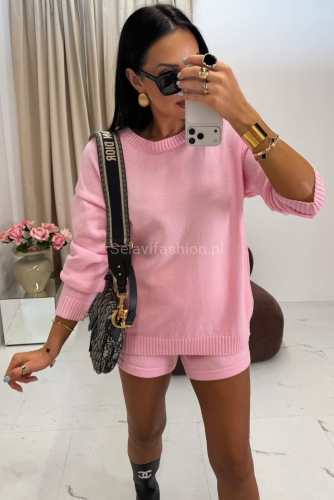 Sweterkowy komplet bluza i spodenki La Milla różowy