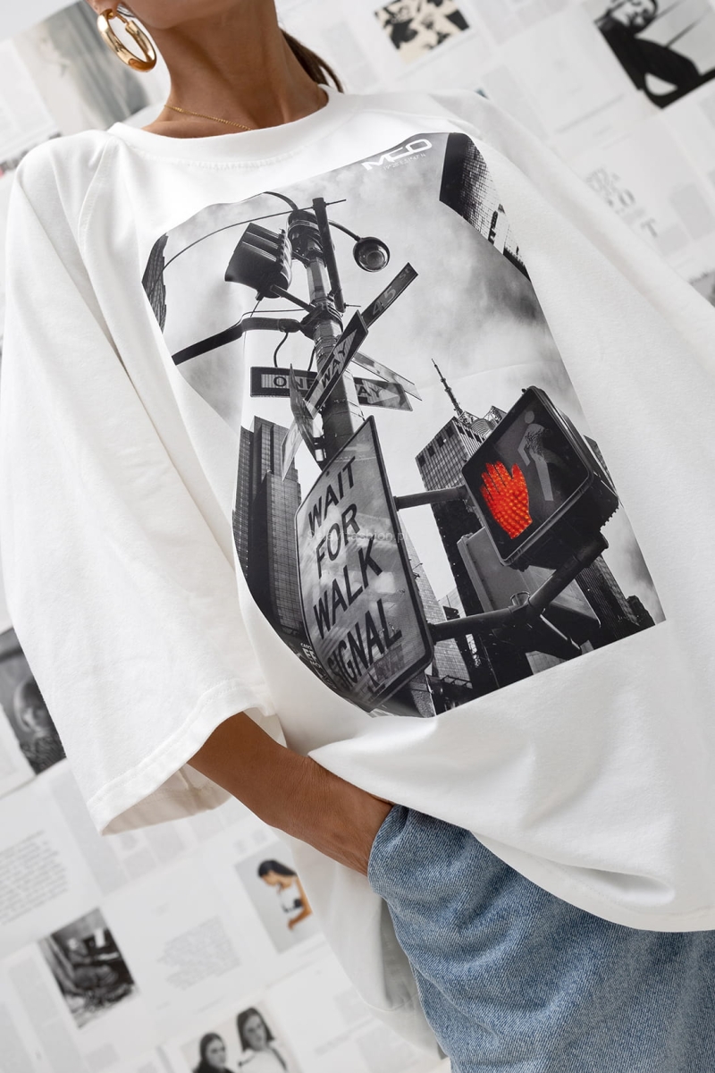 T-Shirt bluzka Wait For Walk Signal Miss City Official biała