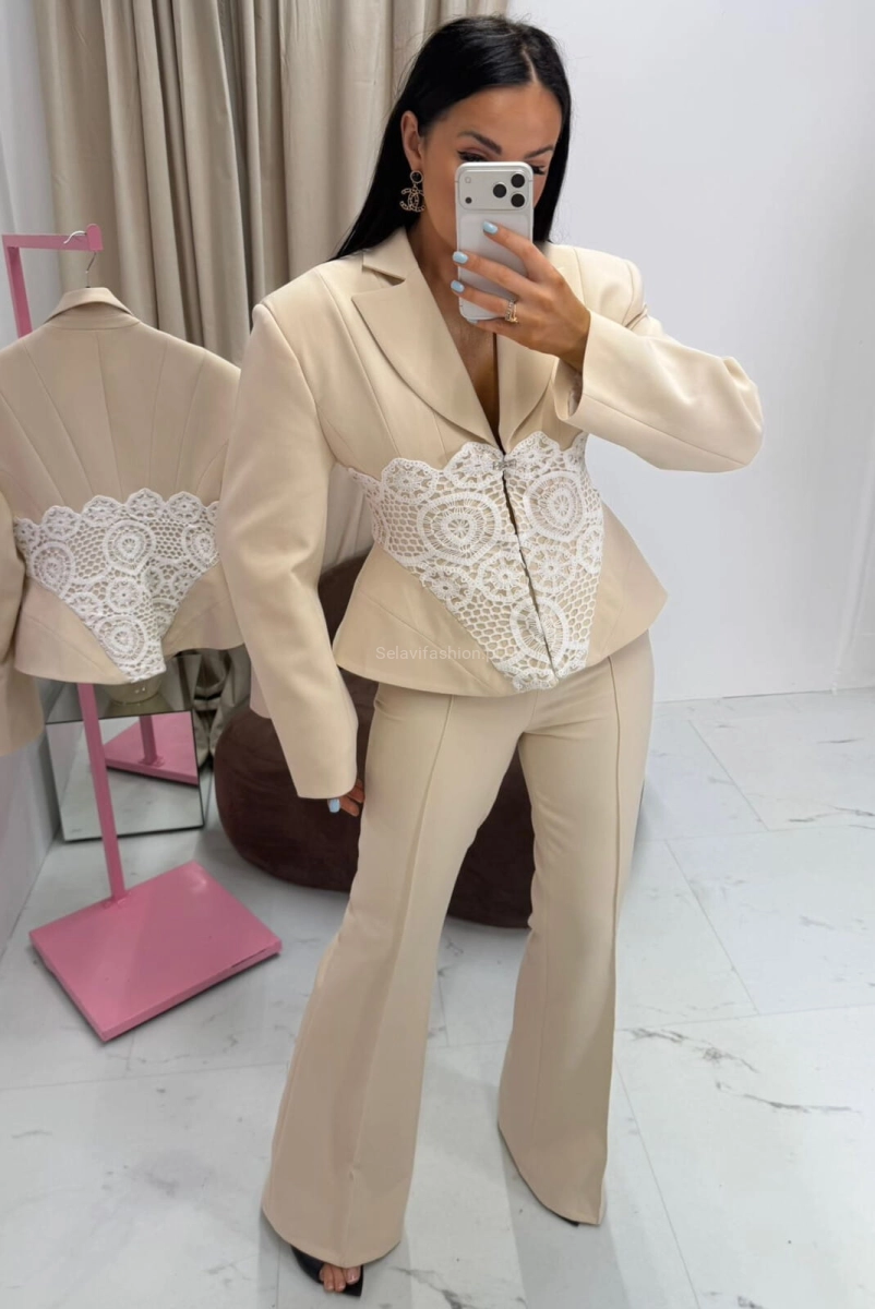 Komplet marynarka z haftem i spodnie dzwony La Milla jasno beżowy 