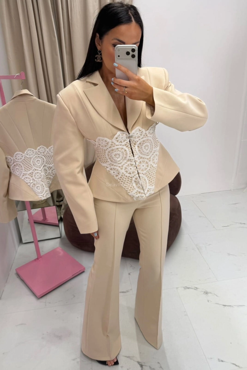 Elegancki komplet marynarka z haftem i spodnie dzwony La Milla jasno beżowy