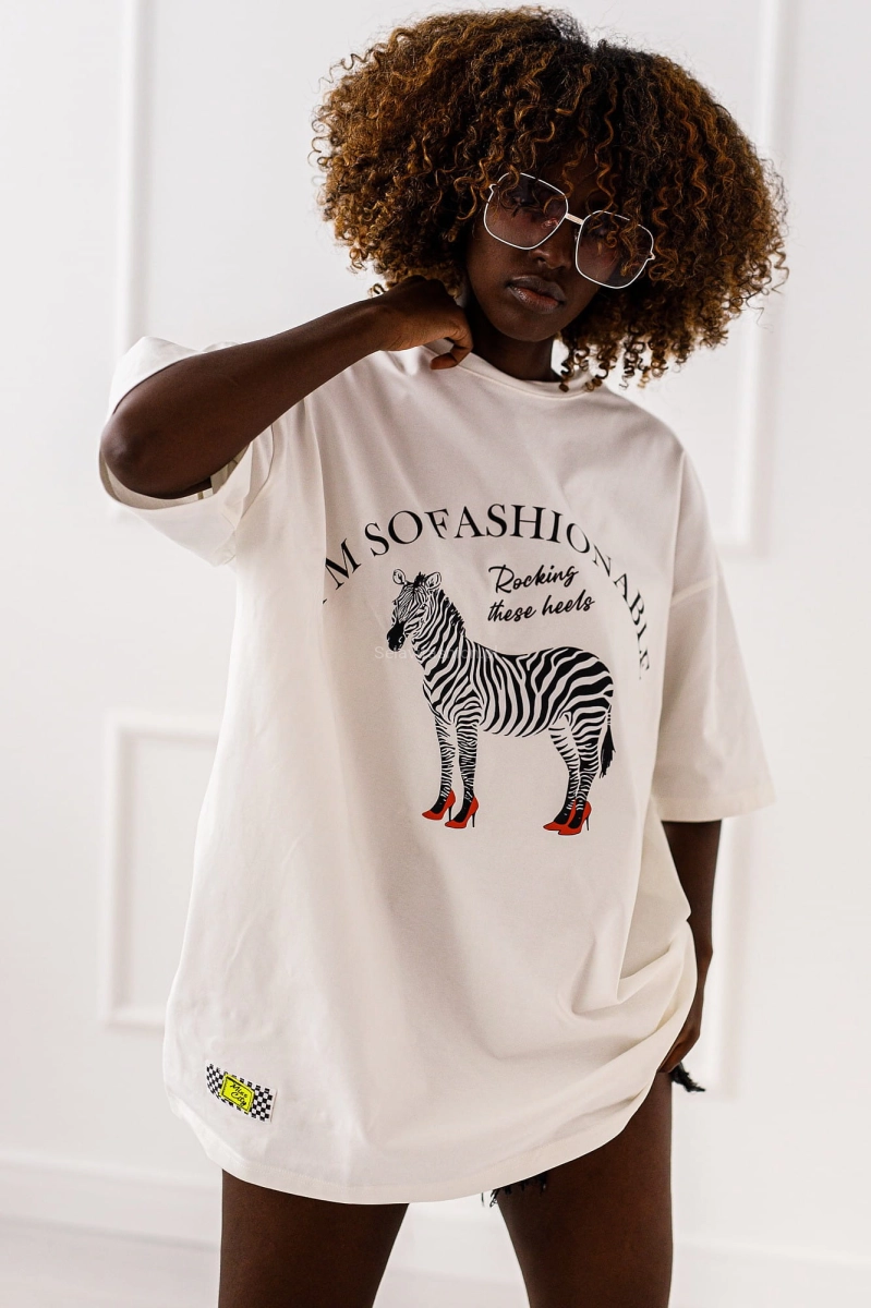 t- shirt z motywem zebry.Długi t-shirt bluzka Safari Miss City biała