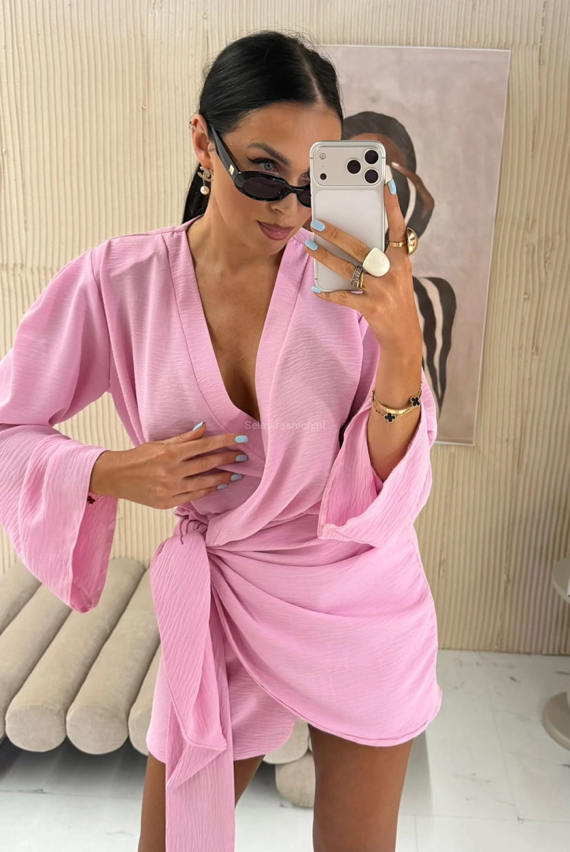 Sukienka wiązana kopertowo LaMilla różowa