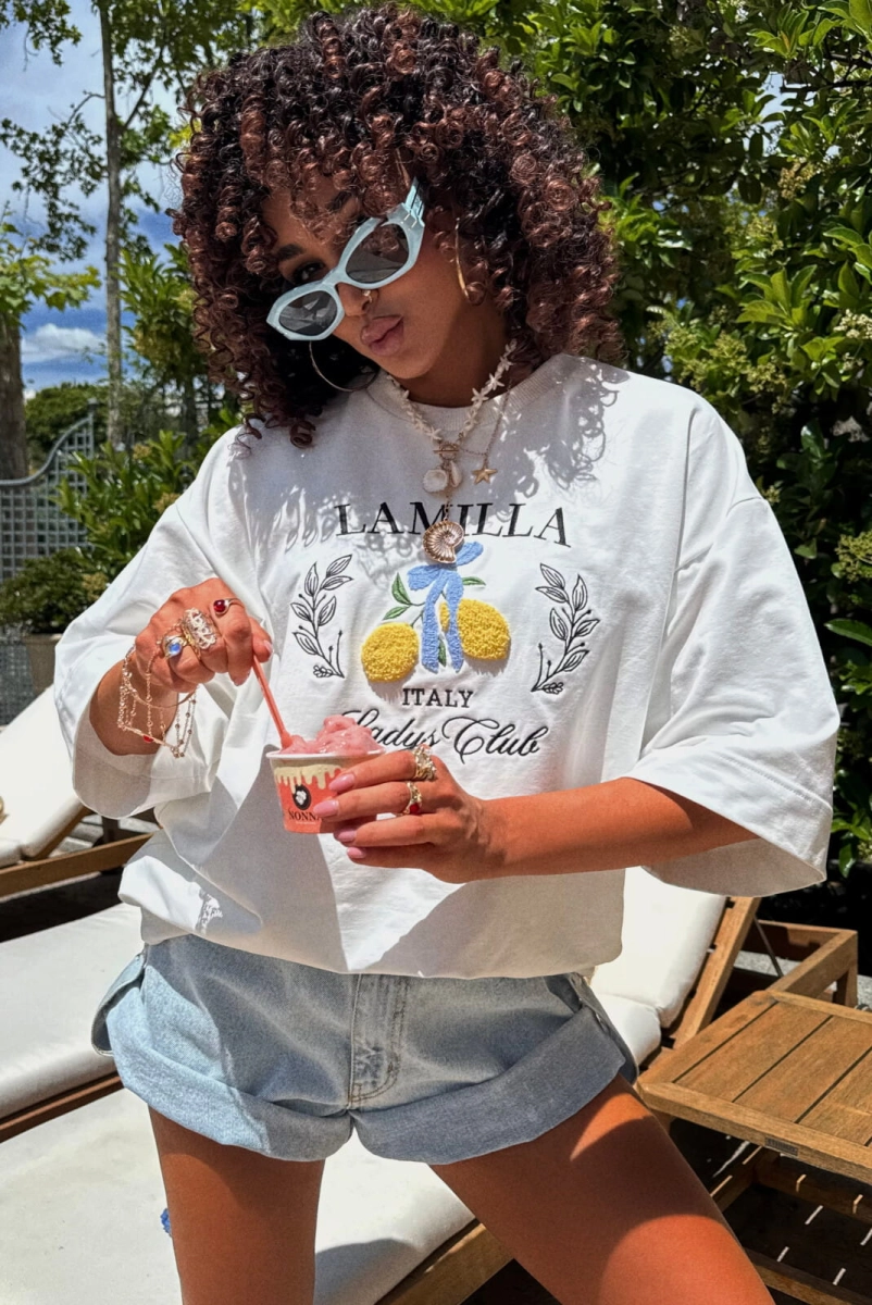 Oversizowy t-shirt bluzka w haftowane cytrynki La Milla biały
