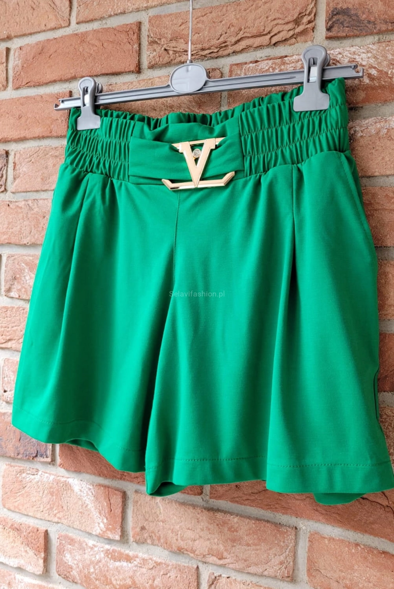 Krótkie spodenki z klamerką Minouu zielone w Selavifashion.pl