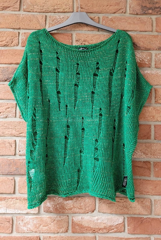 Błyszczący sweter kimono z przetarciami Minouu zielony w Selavifashion.pl