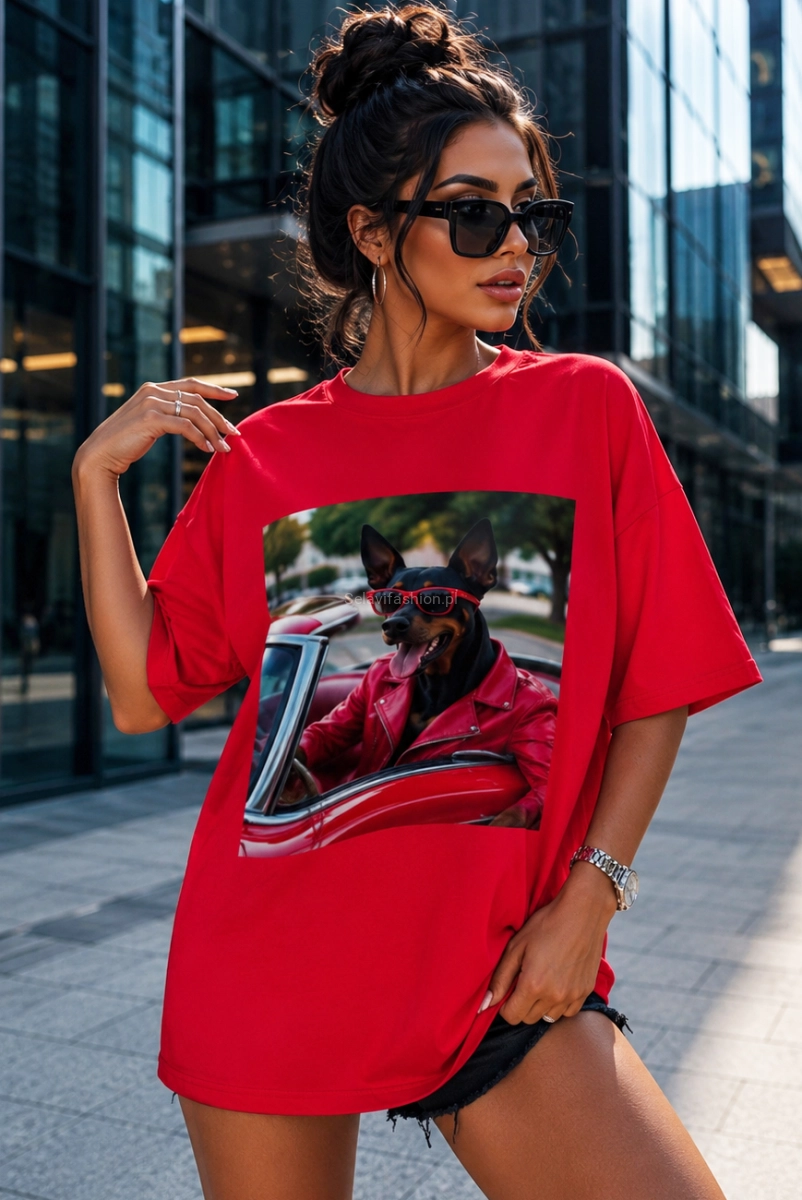 Długi t-shirt bluzka Pies w aucie Miss City czerwony