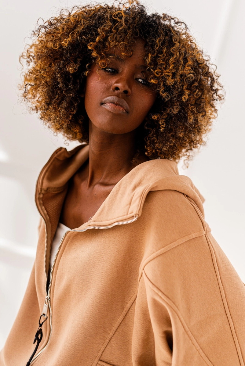 Bluza z kapturem na suwak Elisa Miss City camel