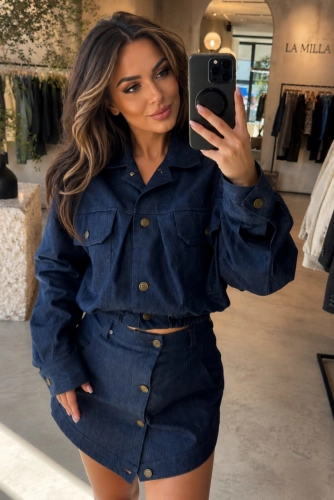 Krótka kurtka z marszczeniem na rękawie Jeans SCANDAL Lavestino granatowa