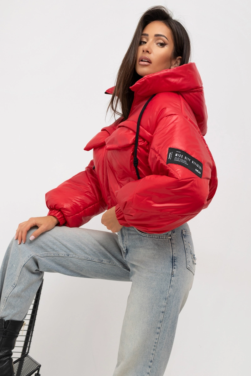 Krótka kurtka z kapturem Street Icon Puffer Miss City Official czerwona