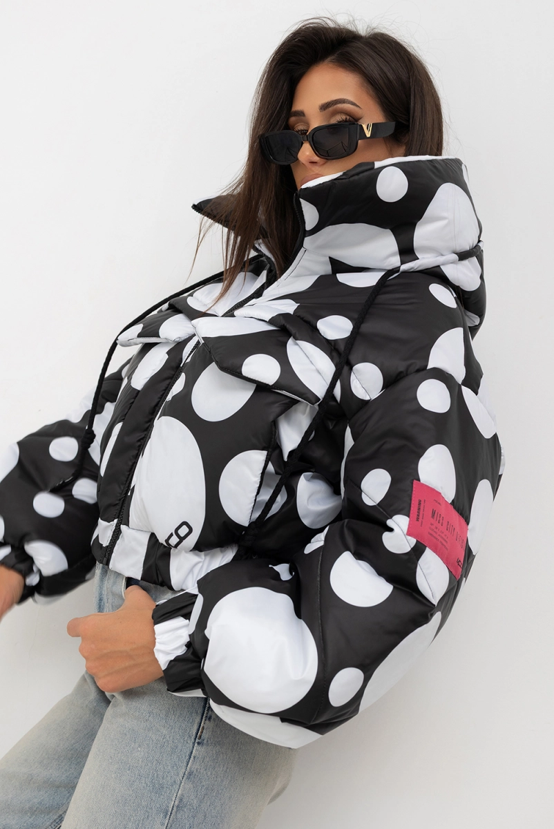 Krótka kurtka z kapturem Motion Icon Puffer Miss City Official biało czarna