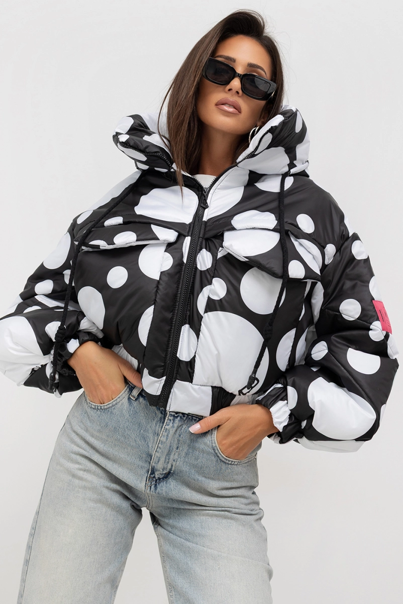 Krótka kurtka z kapturem Motion Icon Puffer Miss City Official biało czarna