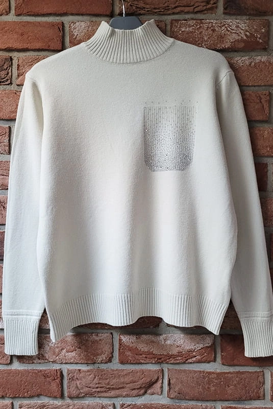 Sweter z ozdobnymi cyrkoniami Minouu ecru w Selavifashion.pl
