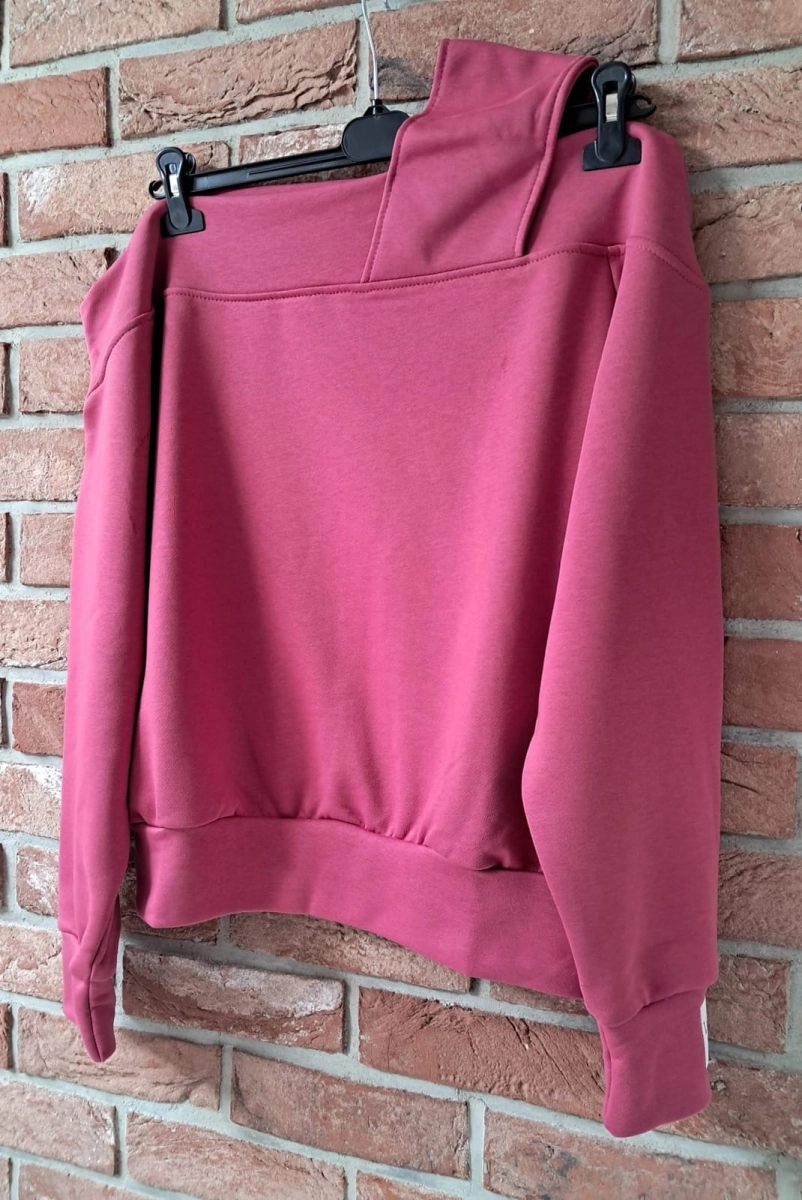 Oversizowa bluza na jedno ramię LaMilla malinowy w Selavifashion.pl