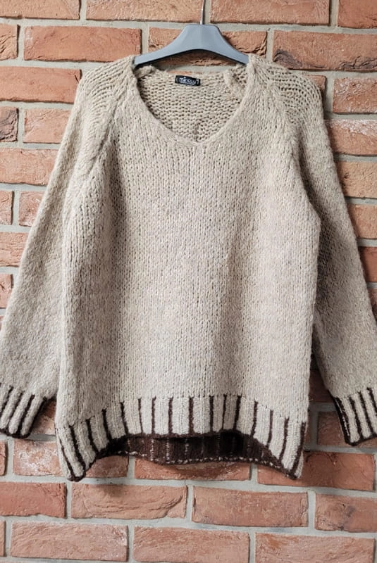 Sweter wpleciona nić Irmina Minouu beżowy w Selavifashion.pl