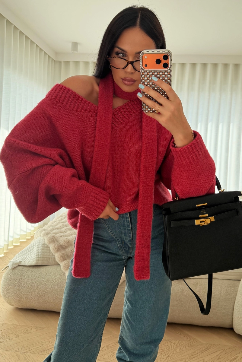 Luźny sweter w serek z paskiem La Milla malinowy