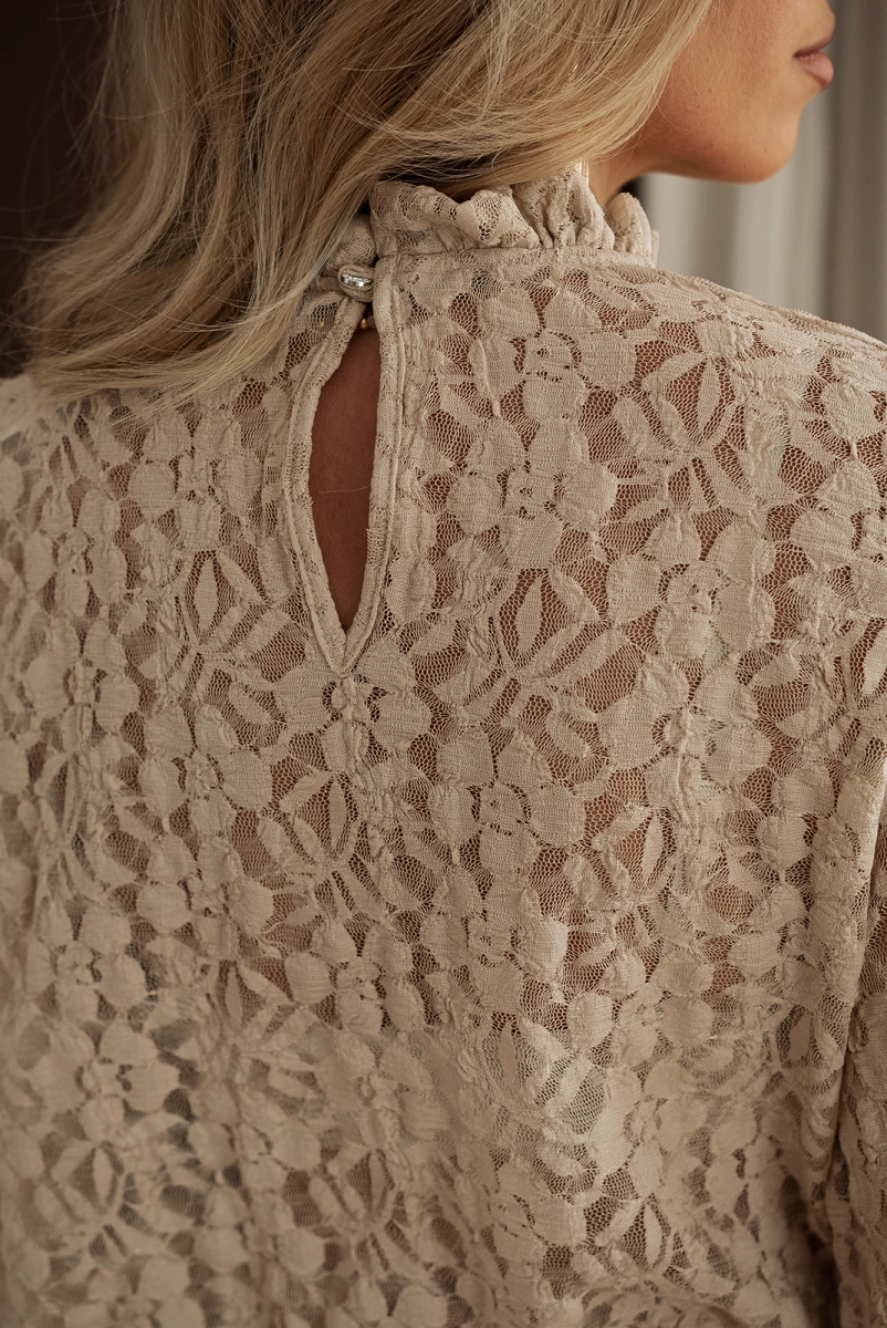 Bluzka koronkowa Femme Simplicity beżowa
