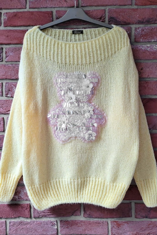 Sweter z aplikacją Miś Minouu żółty w Selavifashion.pl
