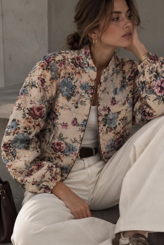 Kurtka Bloom w kwiaty Simplicity beż błękit róż