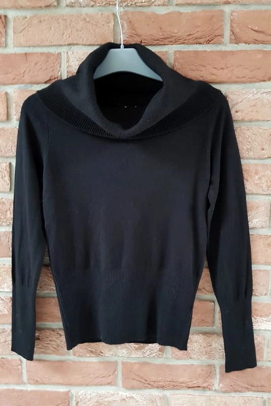 Sweter golf noszony na dwa sposoby Rose Minouu czarny