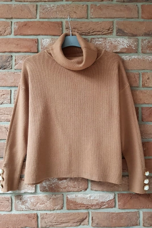 Sweter golf Clara z guzikami cappucino Minouu w Selavifashion.pl