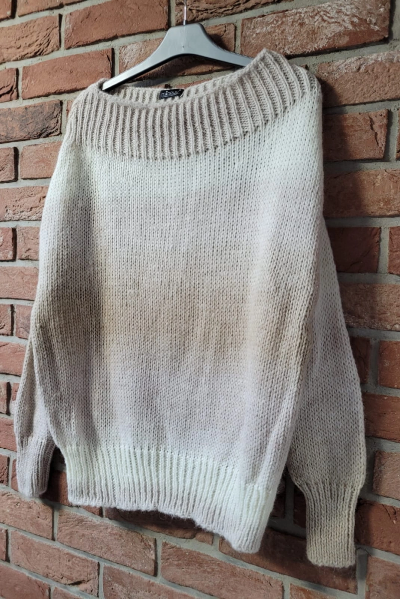 Klasyczny sweter ombre Minouu biało beżowy w Selavifashion.pl