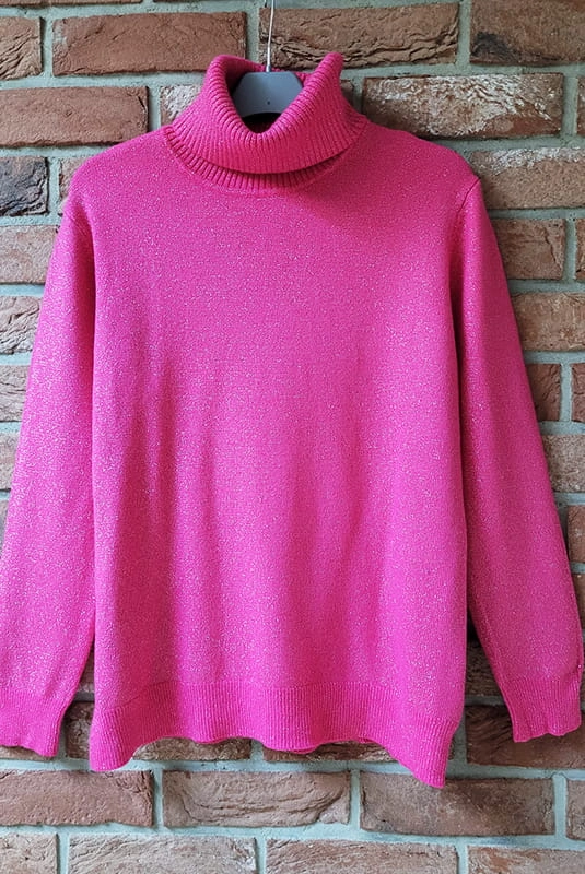 Sweter golf ze srebrzystą nitką Minouu różowy w Selavifashion.pl