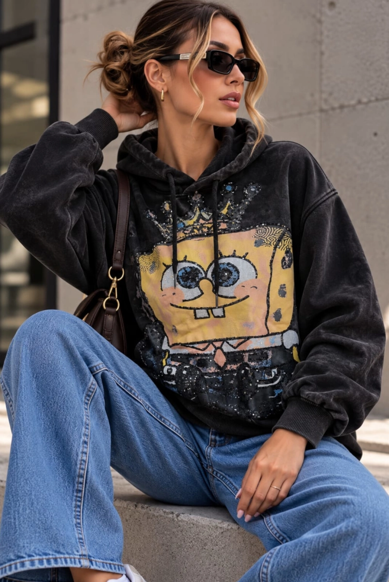Bluza z kapturem i aplikacją SpongeBob w koronie czarna