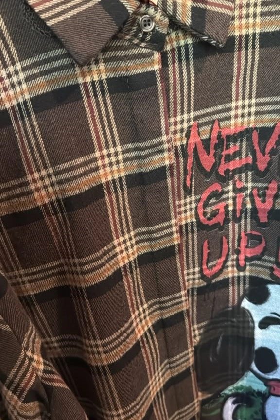 Koszula w kratę Never Give Up czekoladowa