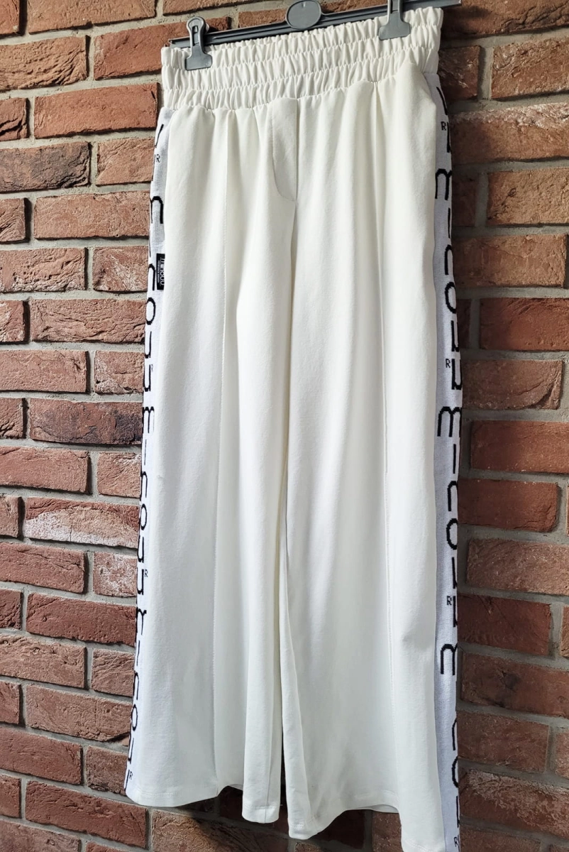 Dresowe spodnie z lampasami Minouu w Selavifashion.pl